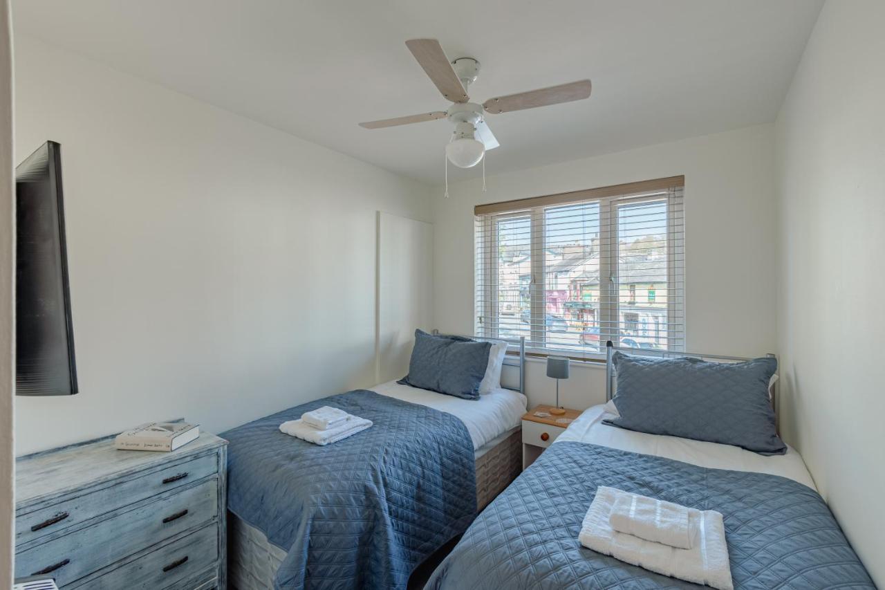 Luxury 2 Bed Room Lake View Apt Bowness Parking Buitenkant foto