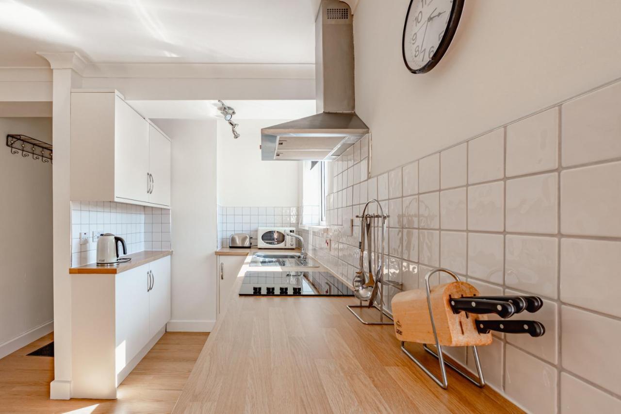 Luxury 2 Bed Room Lake View Apt Bowness Parking Buitenkant foto