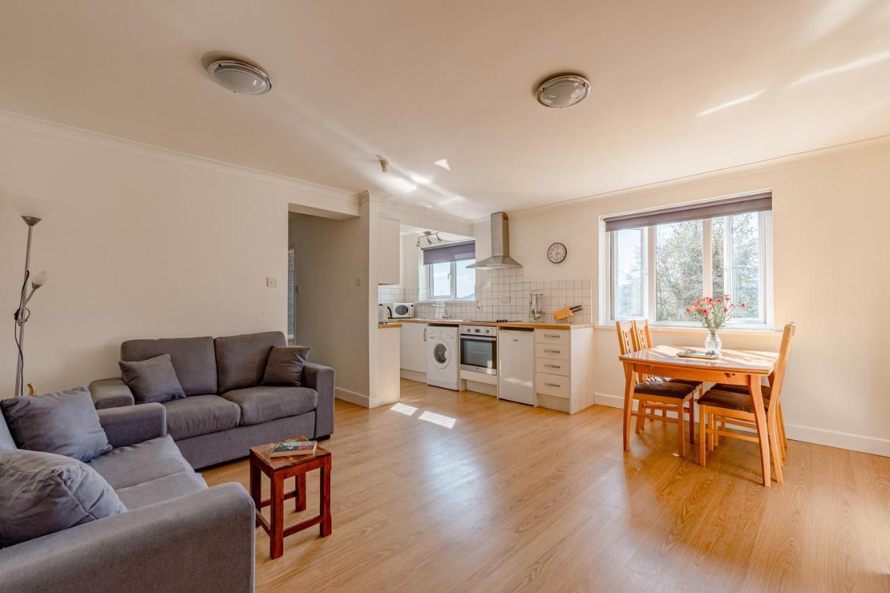 Luxury 2 Bed Room Lake View Apt Bowness Parking Buitenkant foto