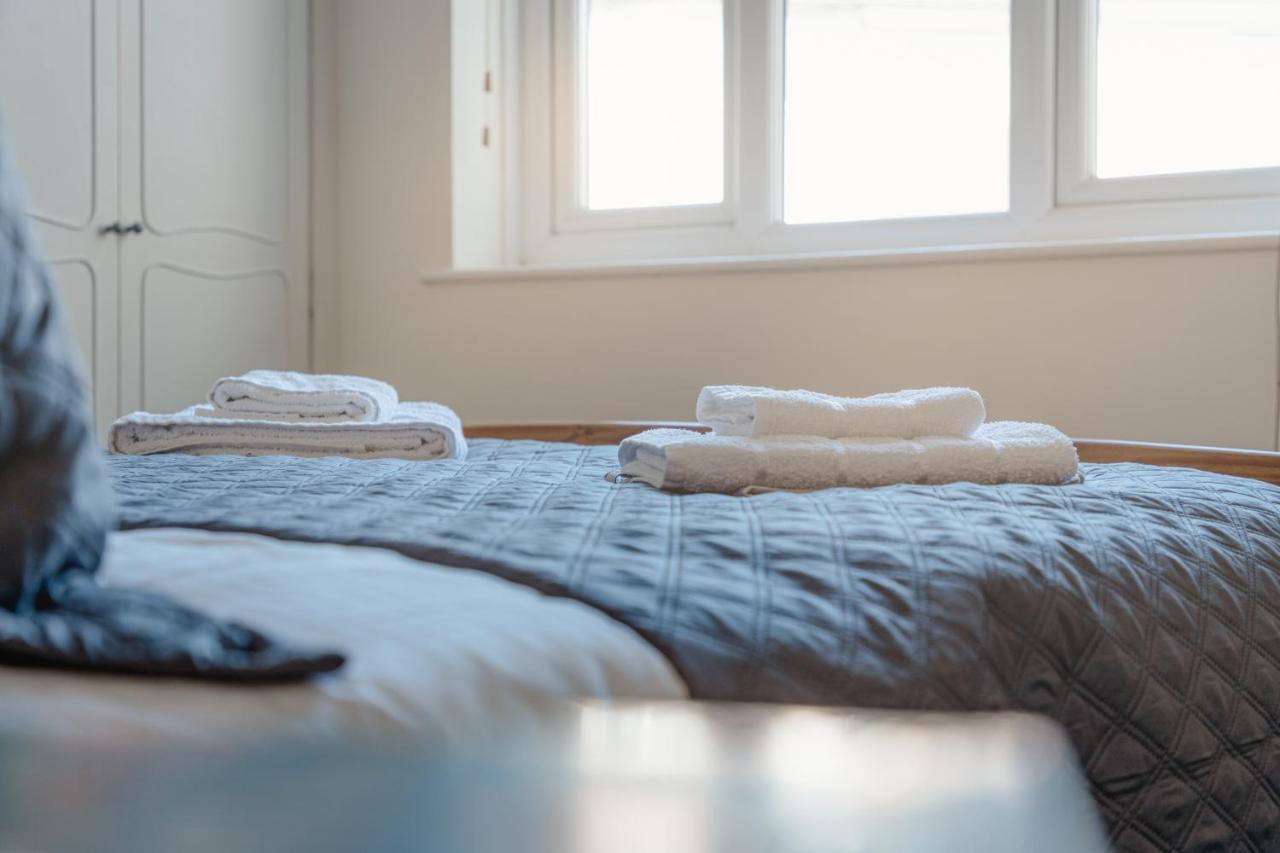 Luxury 2 Bed Room Lake View Apt Bowness Parking Buitenkant foto